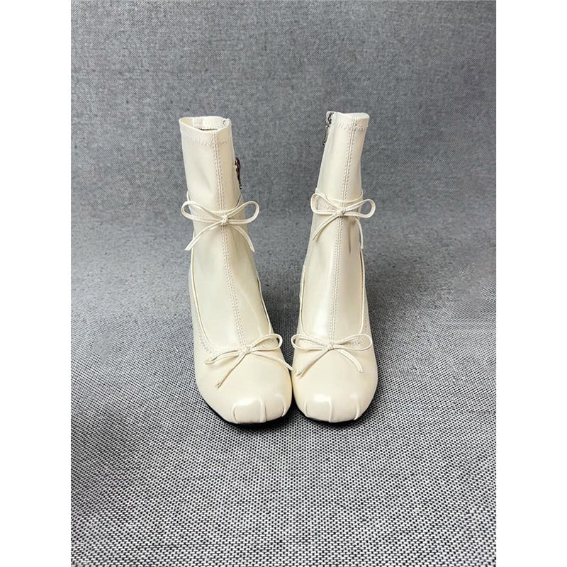 Women's mid-height velvet ankle boots with round toe, decorative seams, and decorative bows Mune Fashion
