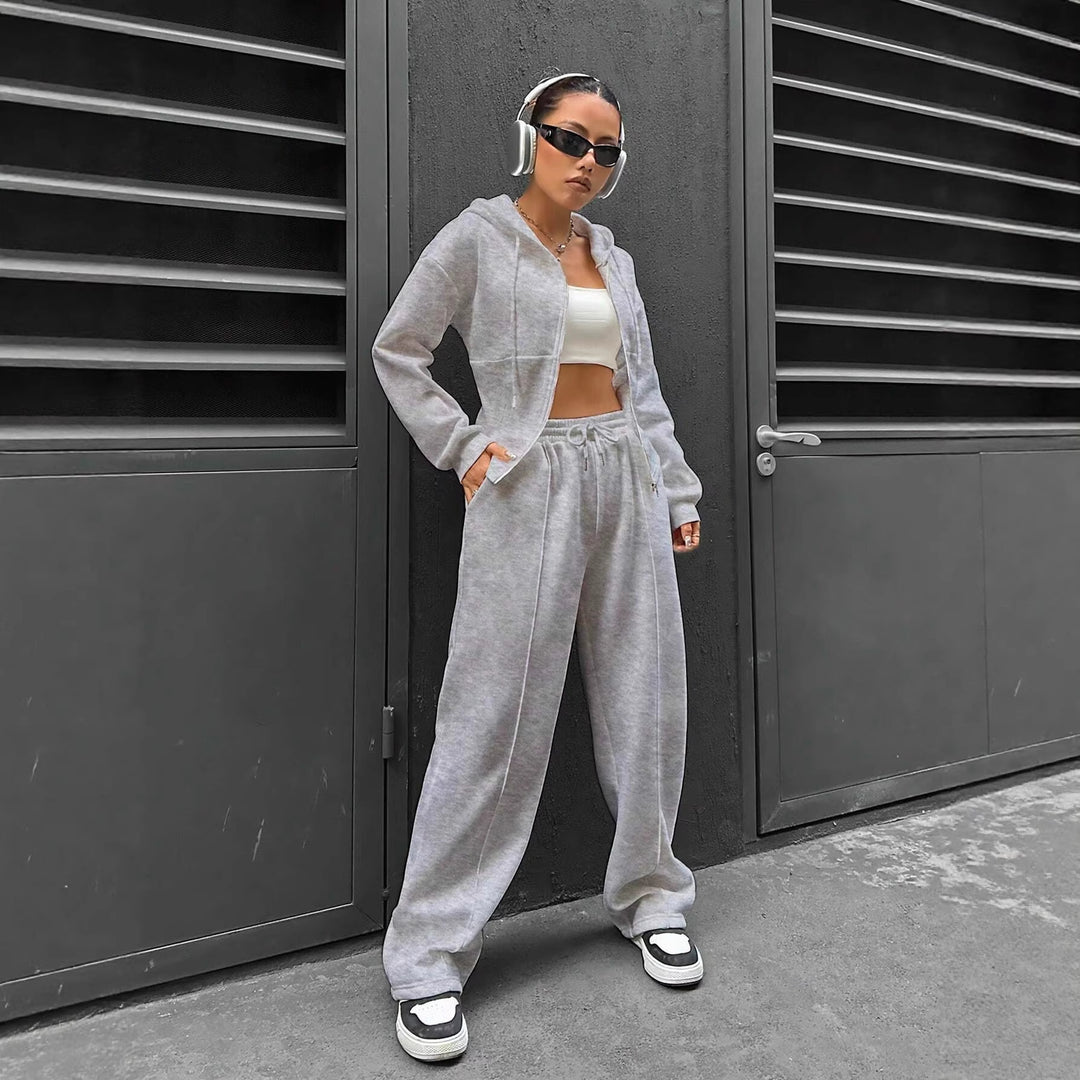 Women’s loungewear set with fitted hooded jacket and loose fleece jogging pants Mune Fashion