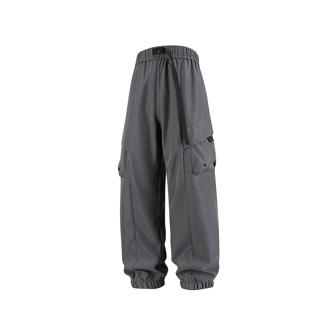 Men's loose cargo jogger pants with elastic drawstring waistband, multiple flap pockets, and ribbed ankles Drune