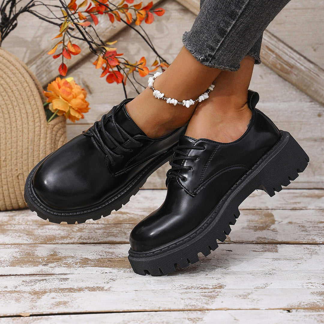 Ladies lace-up shoes with robust profile sole and elegant design Mune Fashion