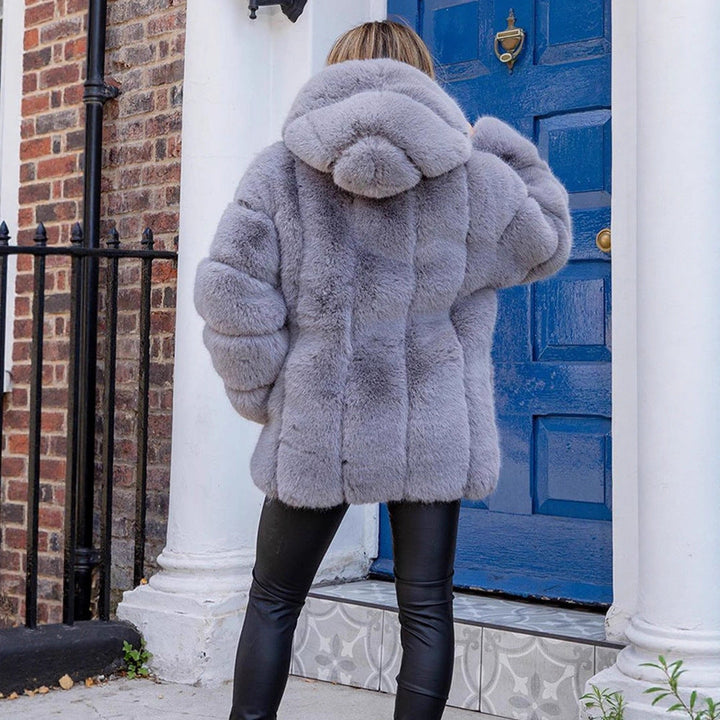 Women's Faux Fur Coat with Luxurious Feel and Elegant Quartz Details Mune