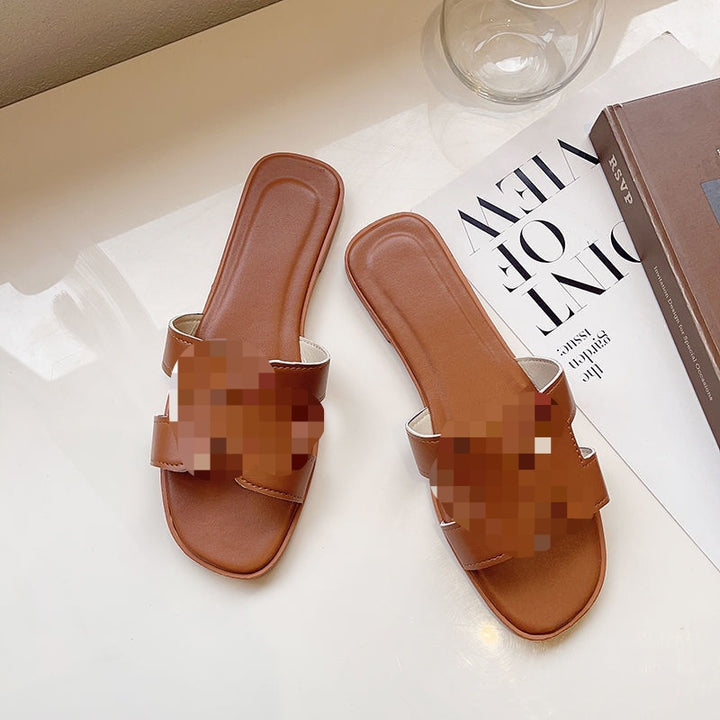 Women Flat Leather Look Slippers with Padded Footbed and Cut-Out Decorative Strap Mune Fashion