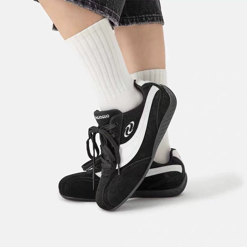 Ladies Comfortable Sneakers with Breathable Suede Upper and Non-Slip Sole Mune Fashion