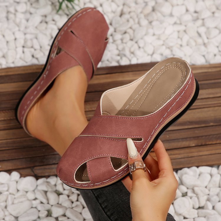 Women's comfortable closed clogs with cut-outs, padded comfort insole and lightweight wedge sole Mune Fashion
