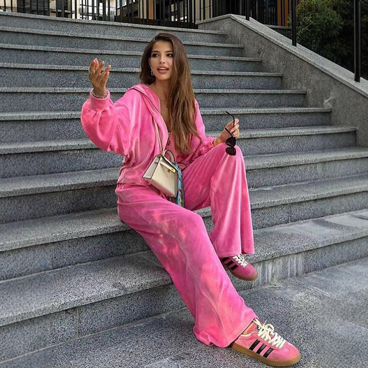Women's soft velvet lounge set with short zipper, extra long drawstrings, and high-cut comfort pants Mune Fashion