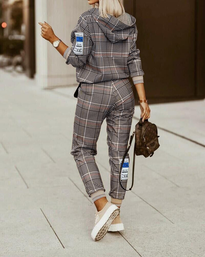 Comfortable and modern tracksuit for women