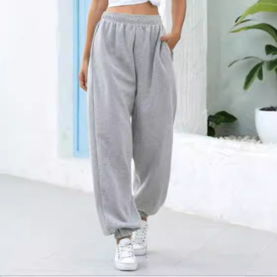 Women's wide High-Waist jogging pants made of soft fleece with elastic waistband, side pockets, and narrow cuffs Mune Fashion