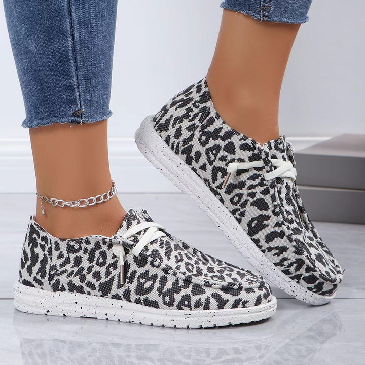 Women Slip-On Sneaker in leopard print with canvas upper material and elastic shoelaces Mune Fashion