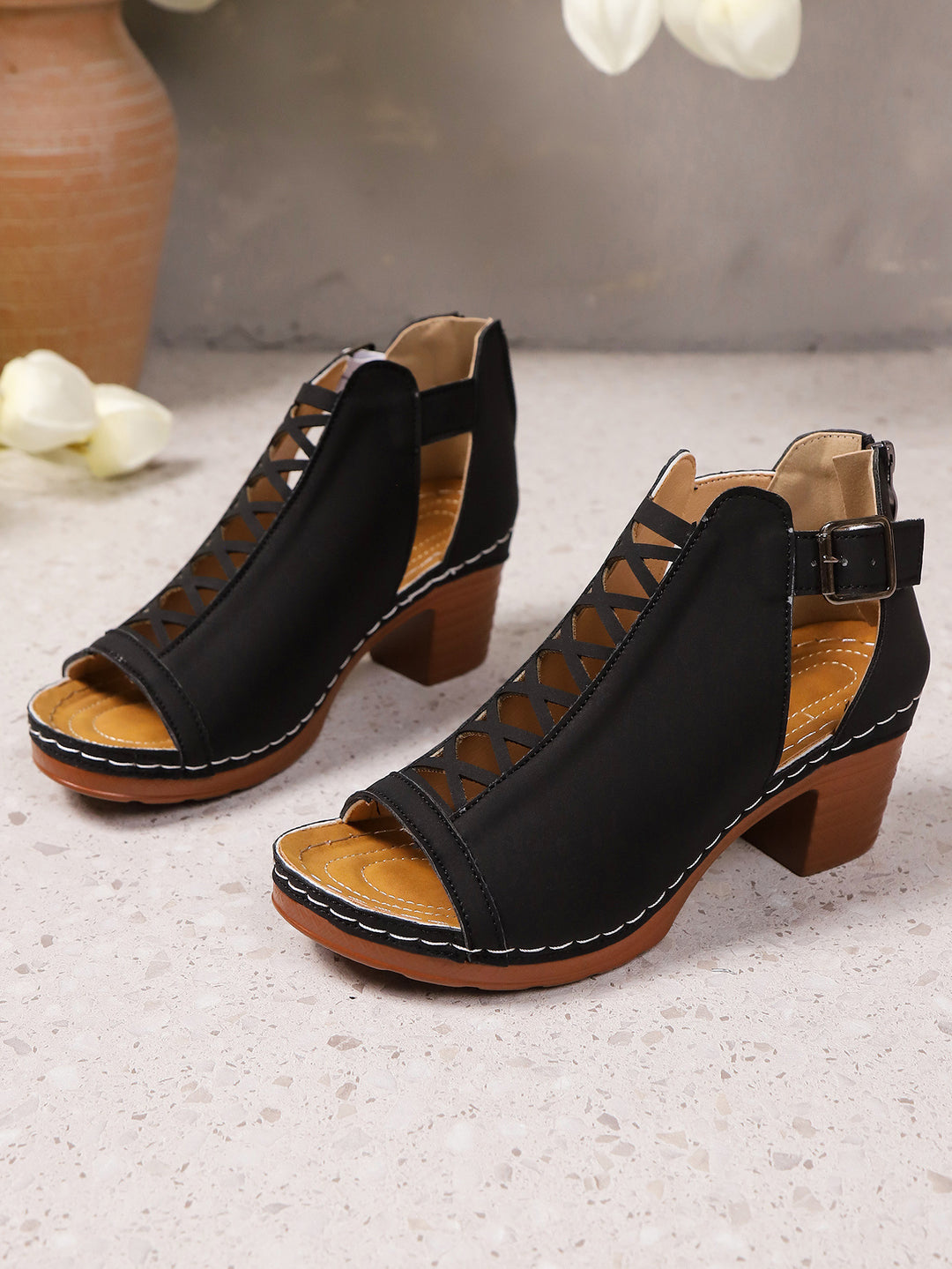 Women nan strap sandal with crossed strap pattern, heel zipper and padded comfort footbed Mune Fashion