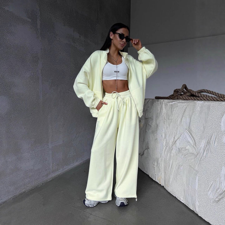 Women's oversized sweat set with zip-up jacket and wide joggers Mune Fashion