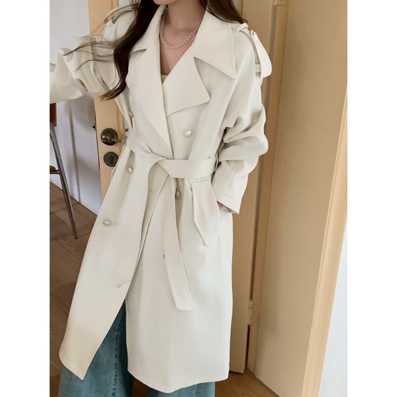 Ladies mid-length trench coat with oversized shoulders and mother-of-pearl buttons Mune Fashion