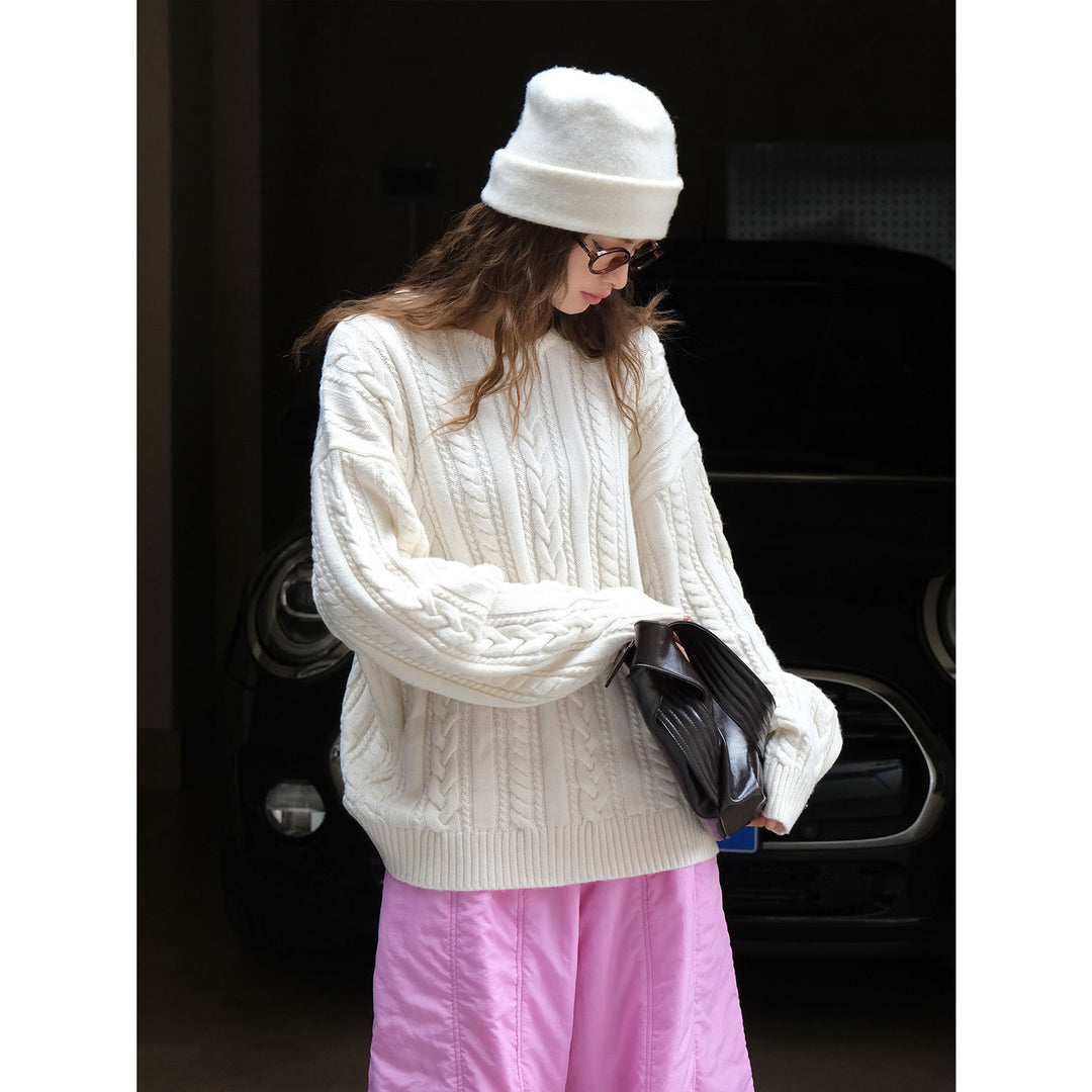 Women's Oversized Cable Knit Sweater with Round Neckline and Voluminous Sleeves Mune Fashion
