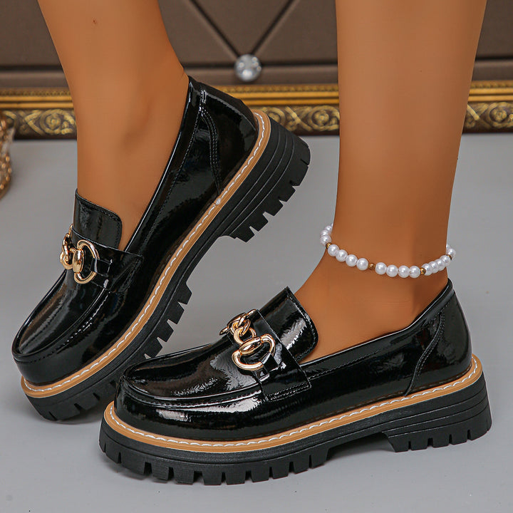 Women's shiny patent loafers with decorative metal buckle and profiled tractor sole Mune Fashion