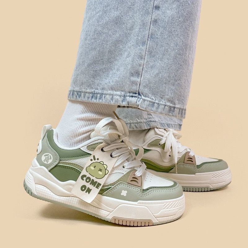 Women Sporting Sneakers with Trendy Design and Flexible Sole Mune Fashion
