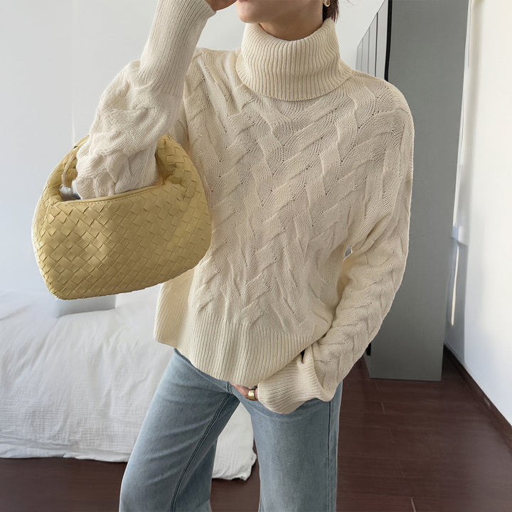 Women's chunky knit turtleneck sweater with cable structure, oversized fit and longer sleeves Mune Fashion