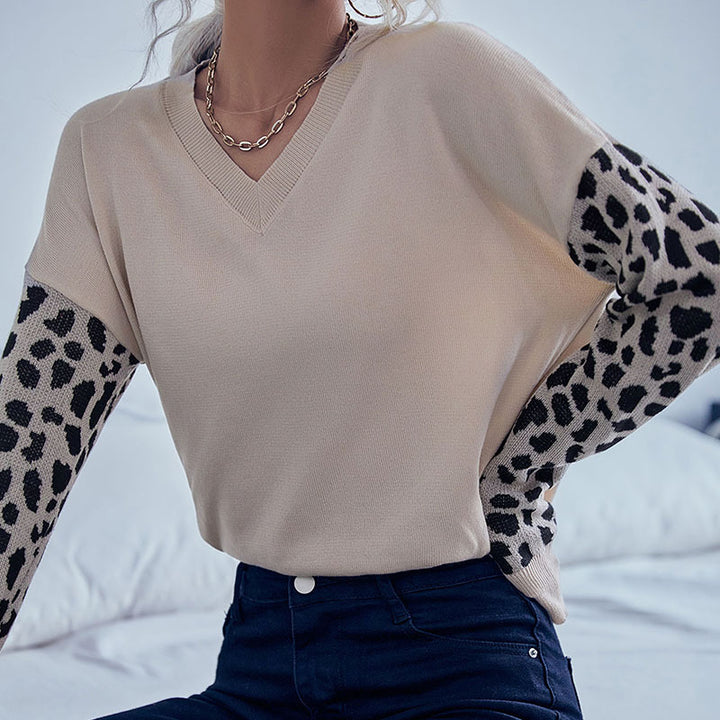 Ladies V-neck fine knit sweater with animal motif sleeves and elastic hem Mune Fashion