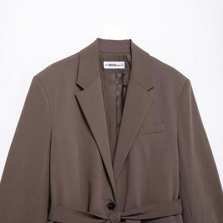 Women's tailored blazer with tie belt, lapel collar, flap pockets, and one-button closure Mune Fashion
