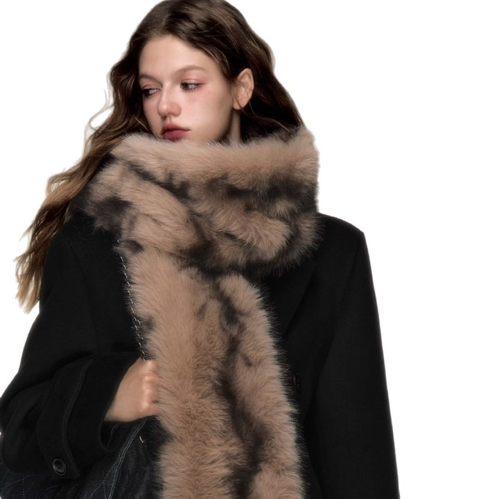 Women's luxurious long faux fur stole with patterned look and voluminous texture Mune Fashion