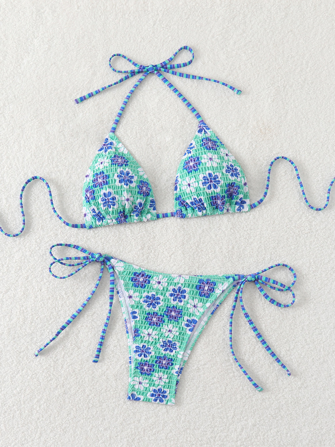 Women's triangle bikini with playful flower design and elastic straps Mune Fashion