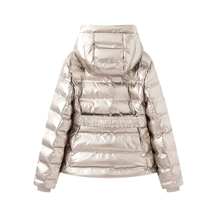 Women short cut quilted jacket with hood, fitted elastic waistband and decorative belt Mune Fashion