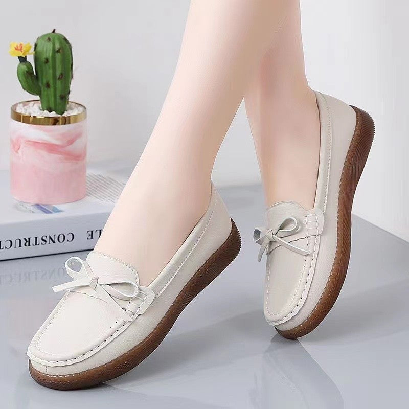 Women's comfortable leather look moccasin with bow decoration and profiled rubber sole Mune Fashion