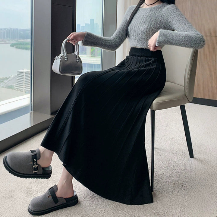 Women's Long Pleated Skirt made of soft flowing material Mune Fashion