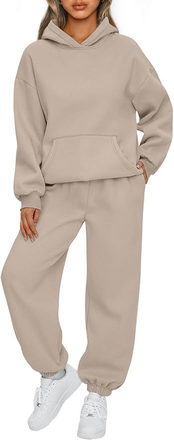Women's oversized luxurious loungewear set hoodie with kangaroo pocket and wide-cut joggers with elastic ankle cuffs Mune Fashion