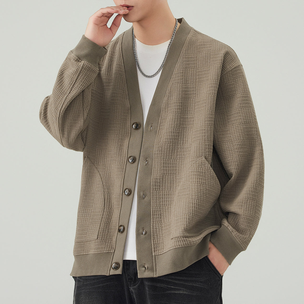 Men's textured knit cardigan with V-neck and patch pockets Mune Fashion
