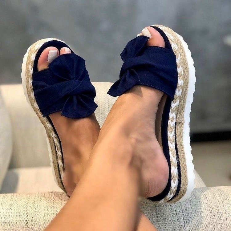 Damen Schlupf-Plateaupantoletten mit dekorativem Knotendetail und profilierter Gummisohle Mune Fashion