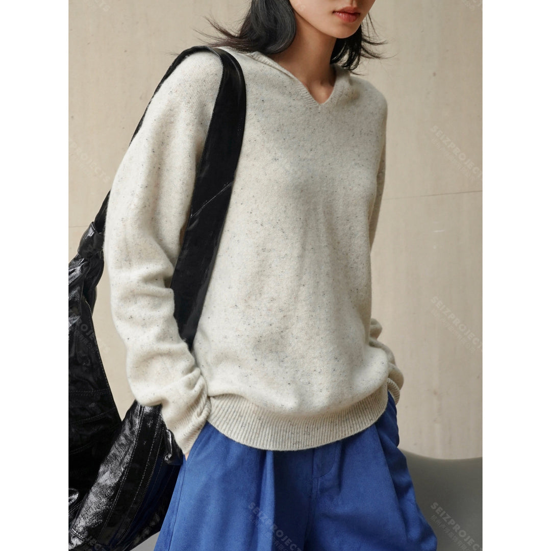 Women's Loose Fine Knit Sweater with Subtle V-Neck and Melange Texture Mune Fashion