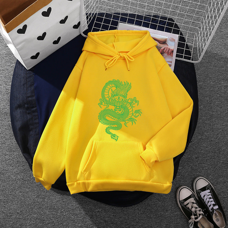 Unisex hooded sweatshirt with detailed dragon motif, oversized cut and kangaroo pocket Mune Fashion