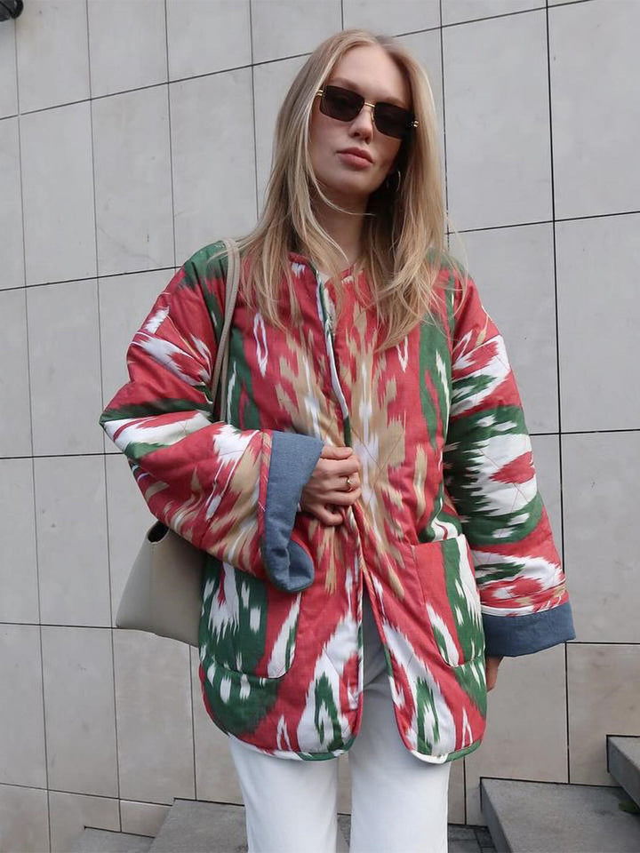 Women's quilted kimono jacket with ikat print, oversized cut and contrasting cuffs Mune Fashion