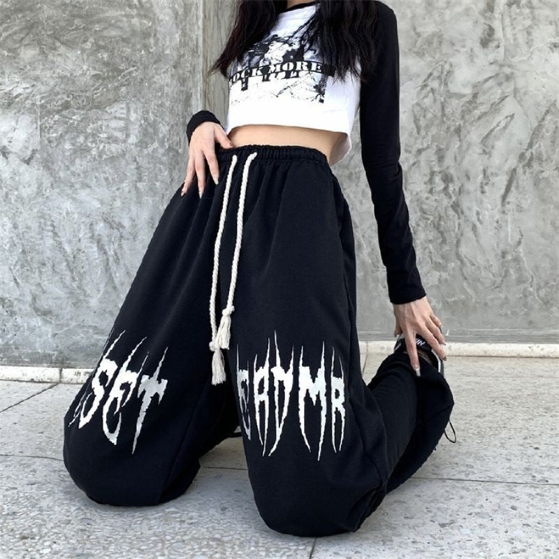 Women's oversized sweatpants with drawstring and Gothic print Mune Fashion