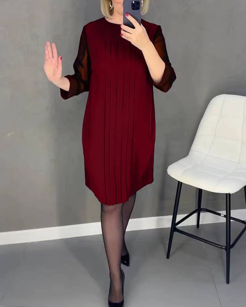 Ladies nan pleated sheath dress with knee-length silhouette and transparent three-quarter sleeves Mune Fashion