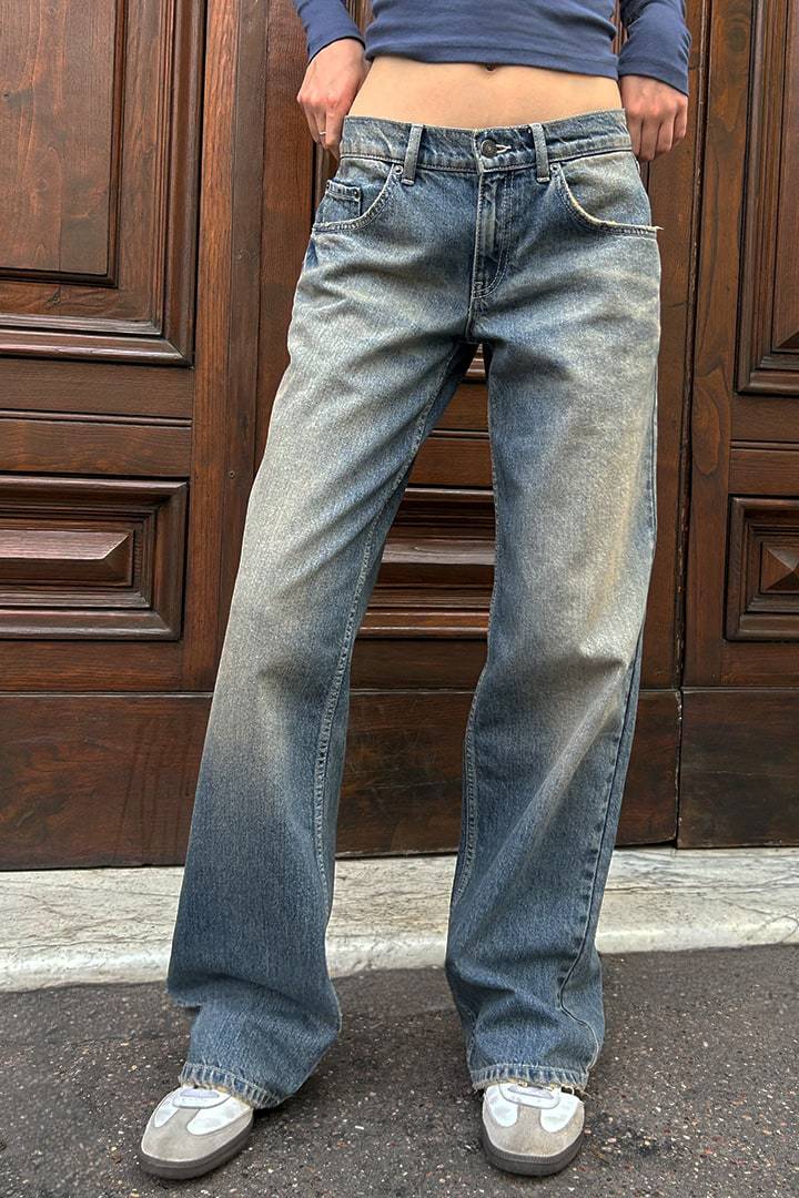 Women's wide denim pants model with deep waist and wide flare Mune Fashion
