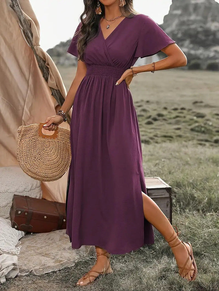 Elegant short-sleeve dress with choir collar