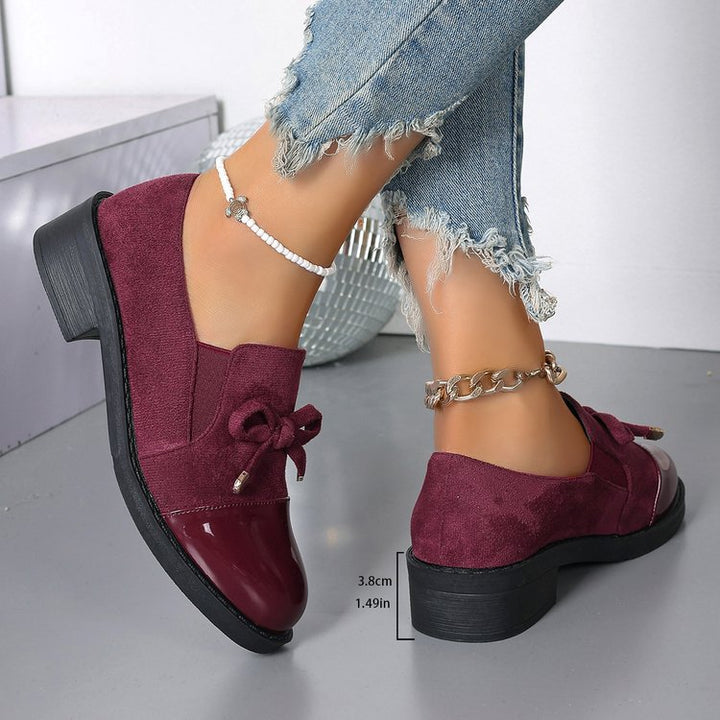 Damen Lack- und Wildlederslipper mit Zierschleife und niedrigem Blockabsatz Mune Fashion
