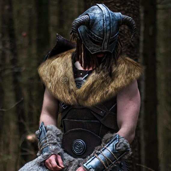 Men's Viking-inspired shoulder cape made of dense faux fur with leather trim and decorative brooch Mune Fashion