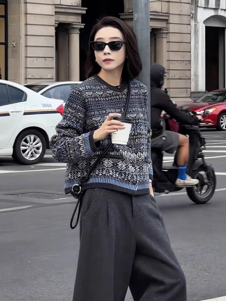 Ladies short jacket cardigan with jacquard pattern, ribbed cuffs and round neckline Mune Fashion