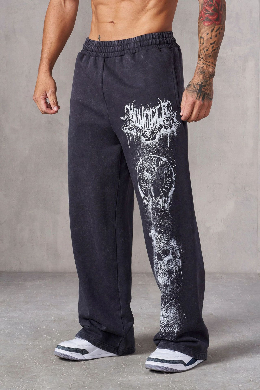 Men's baggy joggers with elastic waistband, side pockets and detailed skull and rose motif Mune Fashion