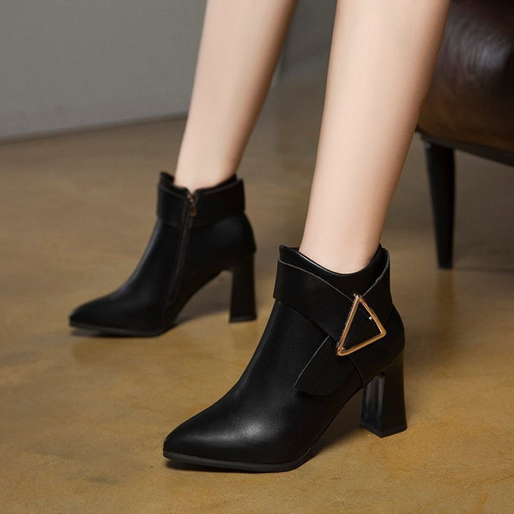 Women's refined short ankle boots with pointed toe, cuff strap, and mid-high block heel Mune Fashion