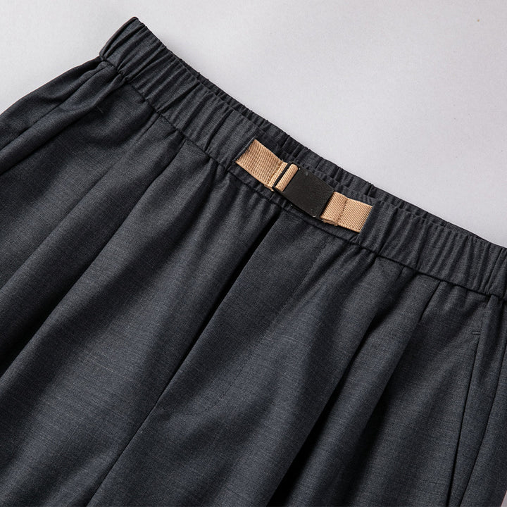 Ladies lightweight fabric trousers with elastic waistband, pleats and straight leg Mune Fashion