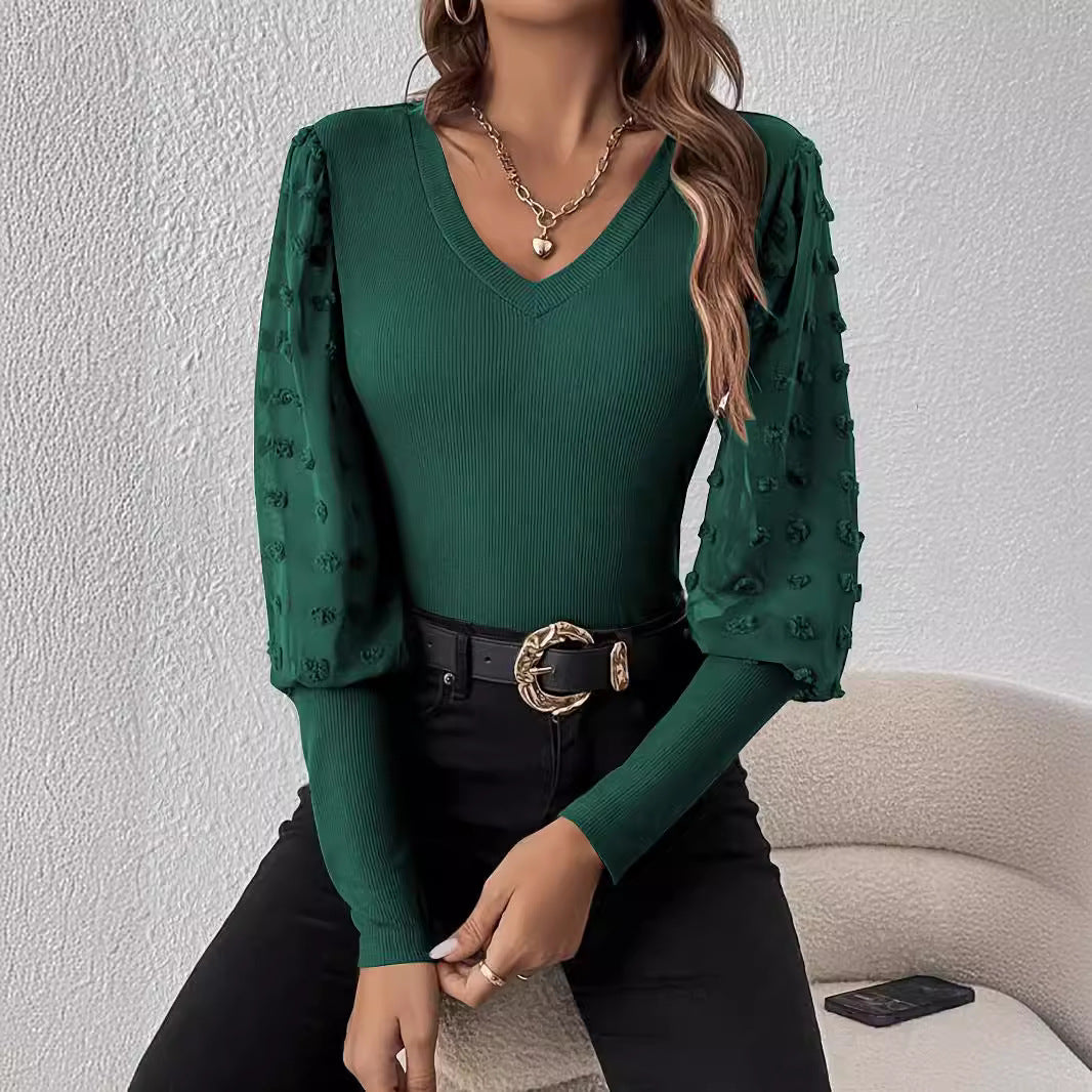 Ladies' fitted top with V-neck and transparent puff sleeves with three-dimensional flower applications Mune Fashion