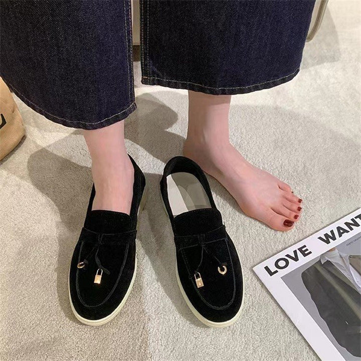Women's Suede Slippers with Decorative Tassel and Structured Rubber Sole Mune Fashion