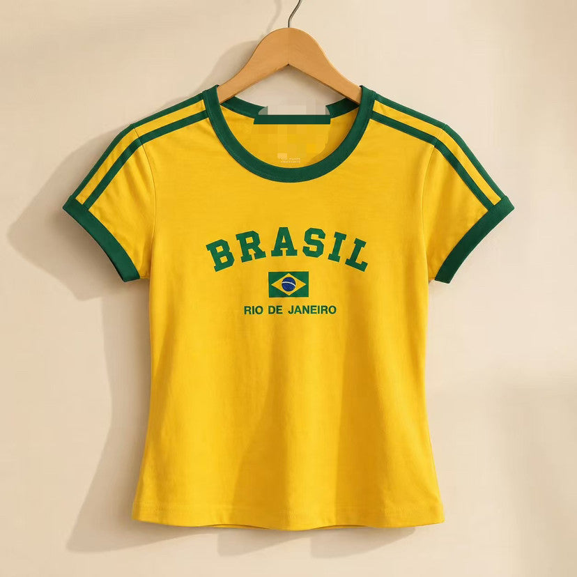 Women's fitted short-cut fan crop shirt with contrast collar and embroidered flag patch Mune Fashion