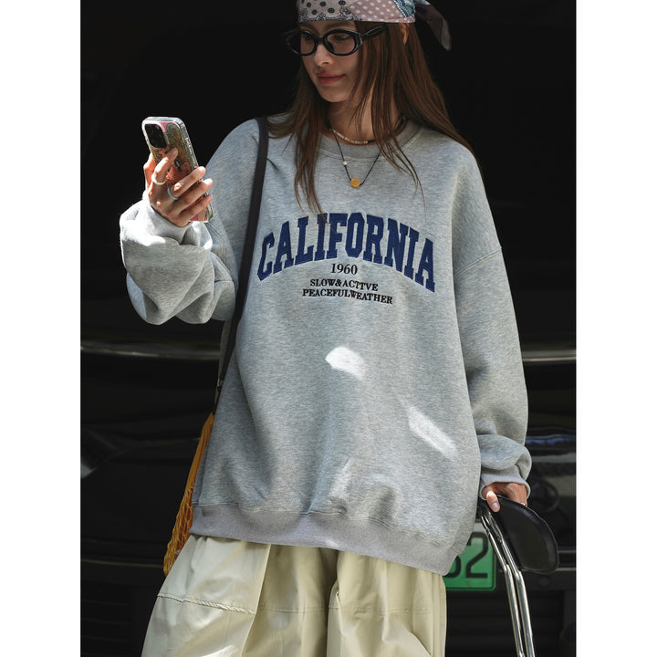 Women’s Wide College Sweatshirt with Round Neck and Statement Print Mune Fashion