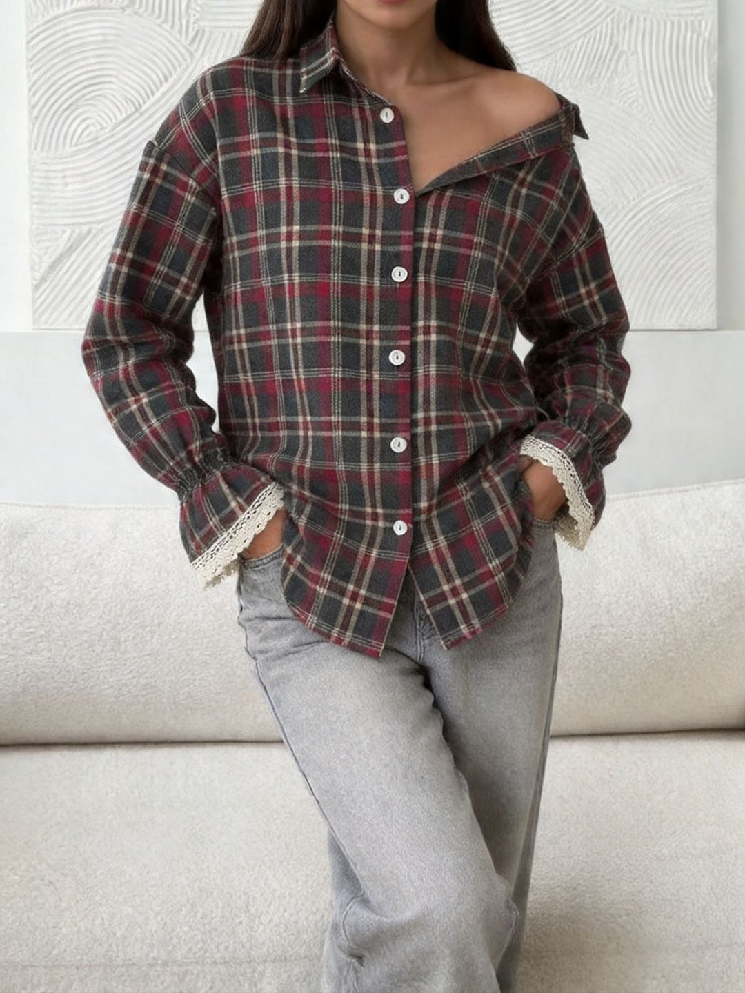 Women's checkered blouse with lace cuffs and oversized cut Mune Fashion