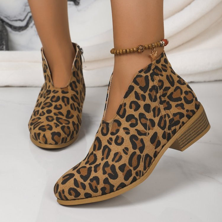 Women's short ankle boots made of suede imitation with V-neck and low wooden heel Mune Fashion