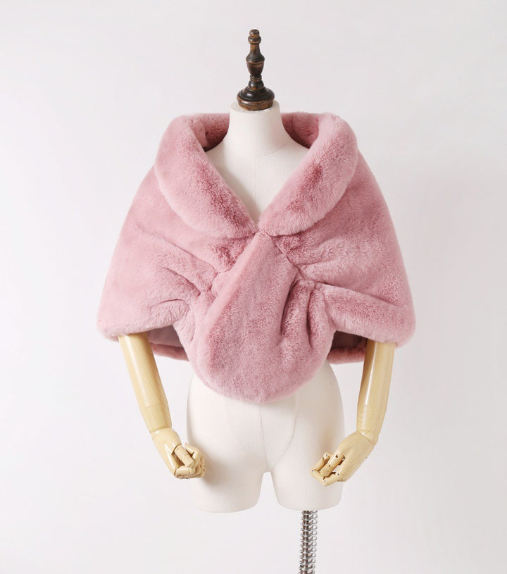 Women's elegant faux fur shoulder stole in capelet cut Mune Fashion