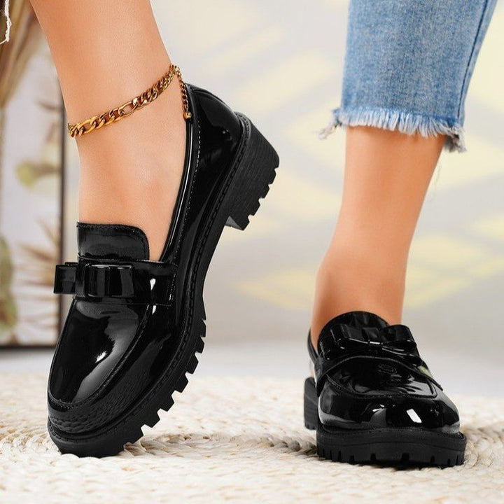 Ladies' patent loafers with profiled rubber sole, decorative strap bow and padded comfort insole Mune Fashion